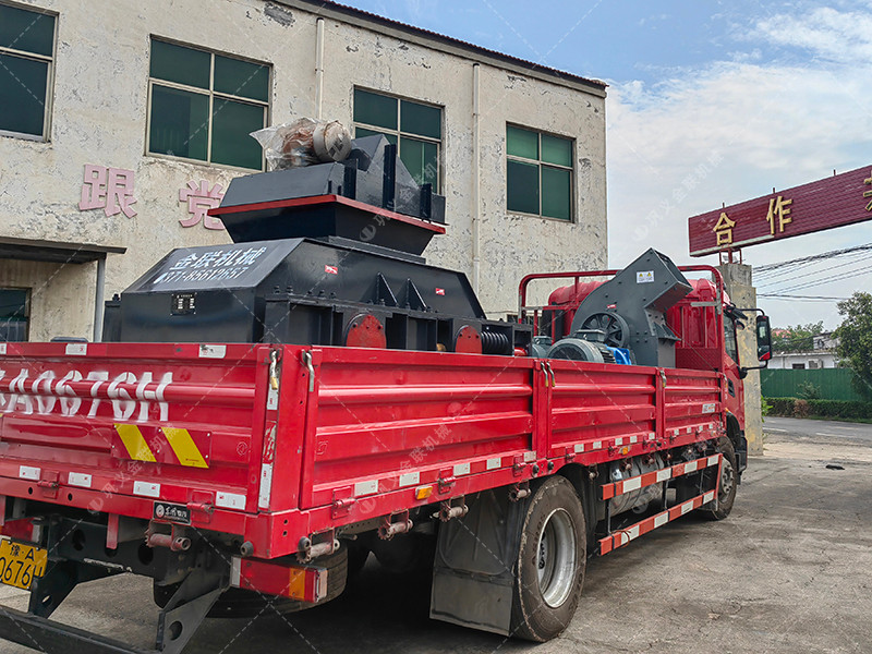 中型制砂設(shè)備2PG0806對輥制砂機發(fā)往河南