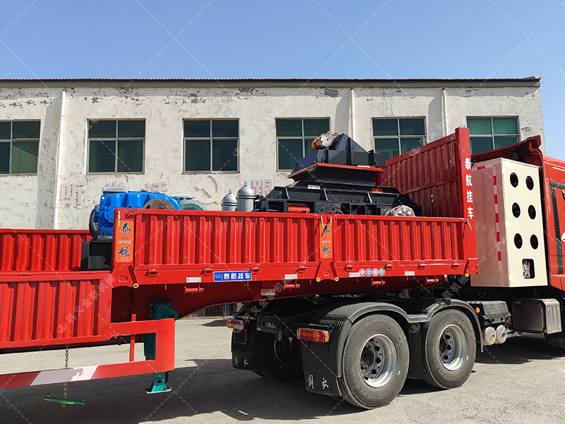 1000x700液壓對輥破碎機發(fā)貨 發(fā)往非洲肯尼亞蒙巴薩